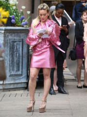 Hilary Duff in a Pink Ruffled Dress – New York 4/17/2017 фото №956787