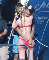 Iggy Azalea in Red Bikini – Cabo San Lucas Mexico фото №935306