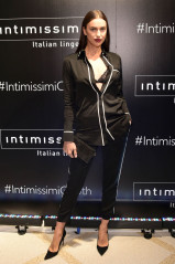 Irina Shayk – Intimissimi Flagship Boutique Opening in NYC фото №1004891