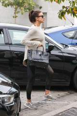 Irina Shayk heads to the gym in West Hollywood фото №929291