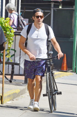 Jake Gyllenhaal - Out bike riding in New York City, August 31, 2019 фото №1268317