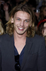 Jamie Campbell-Bower фото №344378