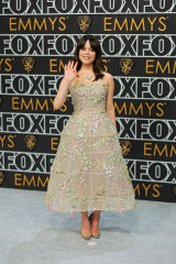 Jenna Ortega at 75th Primetime Emmy Awards in Los Angeles 01/15/24 фото №1385428