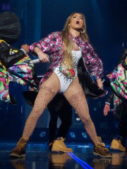 Jennifer Lopez Performing Live in Las Vegas  фото №971192