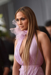 Jennifer Lopez – 59th GRAMMY Awards in Los Angeles фото №940170