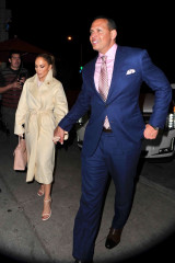 Jennifer Lopez and Alex Rodriguez at Craig’s restaurant in West Hollywood фото №1058669