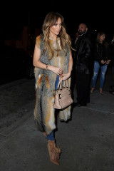 Jennifer Lopez – Catch Restauran in West Hollywood фото №934461