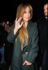 Jennifer Lopez in a grey dress in New York фото №944809