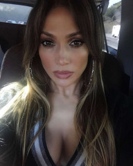 Jennifer Lopez – Instagram pics фото №935072
