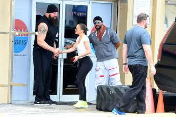 Jennifer Lopez – Leaving her Miami gym With Boyfriend Arod фото №958935