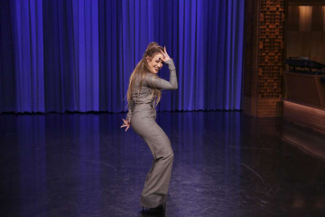 Jennifer Lopez on ‘The Tonight Show Starring Jimmy Fallon’ in NY фото №944734