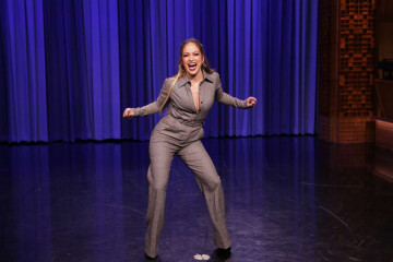 Jennifer Lopez on ‘The Tonight Show Starring Jimmy Fallon’ in NY фото №944735