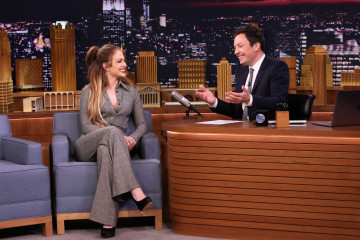 Jennifer Lopez on ‘The Tonight Show Starring Jimmy Fallon’ in NY фото №944733