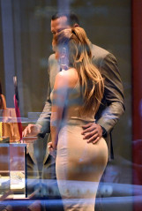Jennifer Lopez – Shopping for Jewelry in Miami фото №1043185