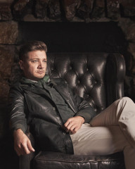 Jeremy Renner - Esquire Photoshoot by John Russo 09/13/2017 фото №1054740