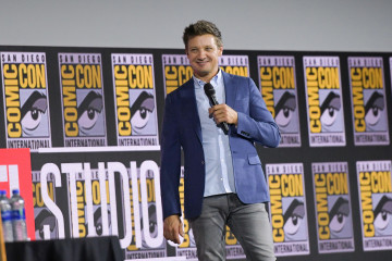 Jeremy Renner - Marvel Comic-Con Panel in San Diego 07/20/2019 фото №1200511