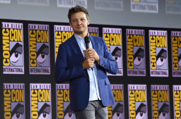 Jeremy Renner - Marvel Comic-Con Panel in San Diego 07/20/2019 фото №1200512