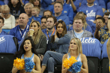 Jessica Alba at UCLA game in Los Angeles фото №942145