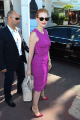 Jessica Chastain Chic Style – Outside the Martinez Hotel in Cannes фото №967426