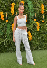 Joan Smalls – 2018 Veuve Clicquot Carnaval Event in Miami фото №1052869