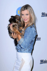 Joanna Krupa – Promoting New Television Show ‘Mission Dog’ in Warsaw  фото №945636