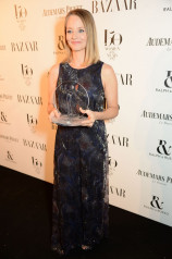 Jodie Foster – Harper’s Bazaar Woman of the Year Awards 2017 in London фото №1009289