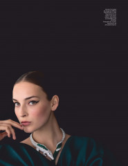 JULIA BERGSHOEFF in Harper’s Bazaar Magazine, Spain December 2019 фото №1234079