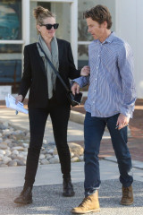 Julia Roberts Leaving Urgent Care With Husband Danny – Malibu фото №964314