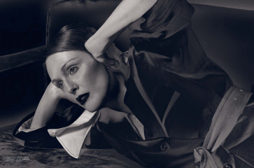 Julianne Moore - AnOther Magazine, Spring/Summer 2024 фото №1390384