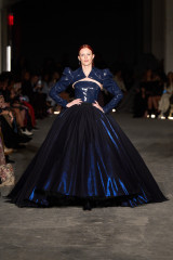 Karen Elson - Christian Siriano Autumn/Winter 2022 Fashion Show in New York фото №1337771