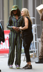 KATE MOSS and NAOMI CAMPBELL Take in a Smoke in New York ))))) фото №1077309