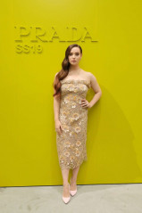 Katherine Langford-Prada Womenswear Fashion Show in Milan фото №1102544