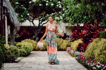 Katrina Bowden – Couples Season at Four Seasons Maui: Travel Guide+Photo Diary S фото №1220799