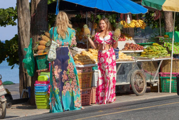 Kelly Brook – Shopping in Phuket, Thailand 03/12/2018 фото №1053270