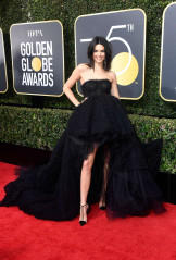 Kendall Jenner – 2018 Golden Globe Awards in Beverly Hills фото №1028737