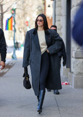 Kendall Jenner - Out and about in Aspen, CO 01/18/2022 фото №1334098