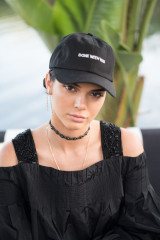 Kendall Jenner – REVOLVE Festival Day 2 at Coachella in Palm Springs фото №956665