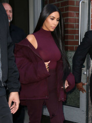 Kim Kardashian in Purple Out in New York City фото №941133