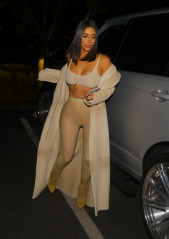 Kim Kardashian Night Out Style – Arriving at La Scala Restaurant in LA  фото №957965