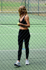 Kimberley Garner Playing Tennis – The King’s Road in London 08/06/2020 фото №1268059
