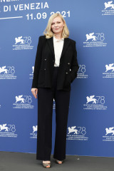 Kirsten Dunst - 'The Power Of The Dog' Photocall in Venice 09/02/2021 фото №1311367