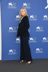 Kirsten Dunst - 'The Power Of The Dog' Photocall in Venice 09/02/2021 фото №1311363