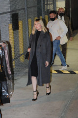 Kirsten Dunst - Out in Los Angeles 11/16/2021 фото №1326428