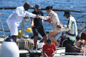 Kylie Jenner In Portofino 08/14/19 фото №1217338