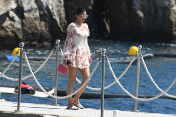 Kylie Jenner In Portofino 08/14/19 фото №1217349
