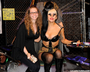 Lady Gaga May 23 - Born This Way - Signing Autographs фото №986619