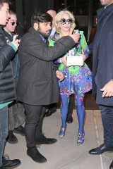 Lady Gaga in a Multicolored Dress – NYC 01/29/2018 фото №1036521