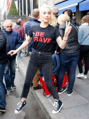 Lady Gaga – Leaving Her New York Apartment фото №925666