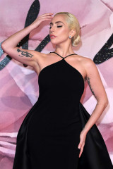 Lady Gaga – The Fashion Awards 2016 in London фото №927515