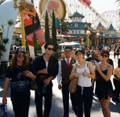 Lana Del Rey - Disneyland in Anaheim 03/04/2020 фото №1258036